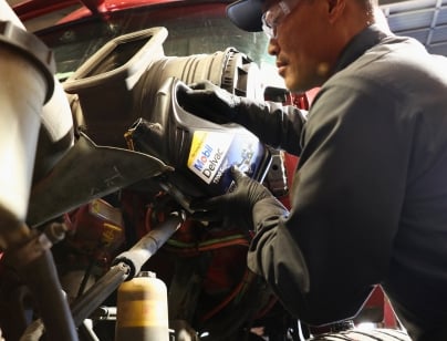 How to Change the Oil in Your Commercial Truck